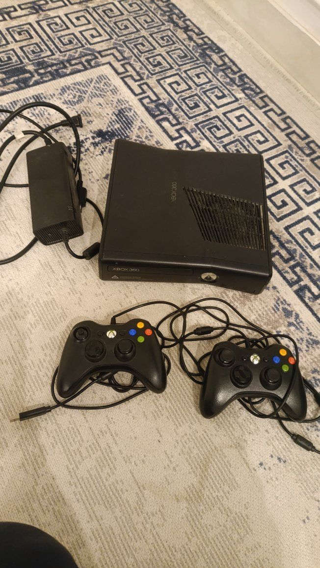 السلام عليكم xbox 360 للبيع نضيف كلش وياه يدتين واير مال بالة للبيع  قرب مجسر الرازي ب 90 الف ***********
