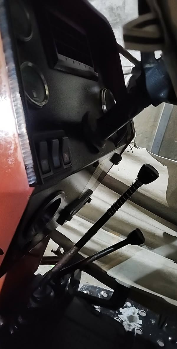 للبيع مكينه 2012 فوركسن ايراني عله وضع البلاد نضيفة كفاله عامه ***********
