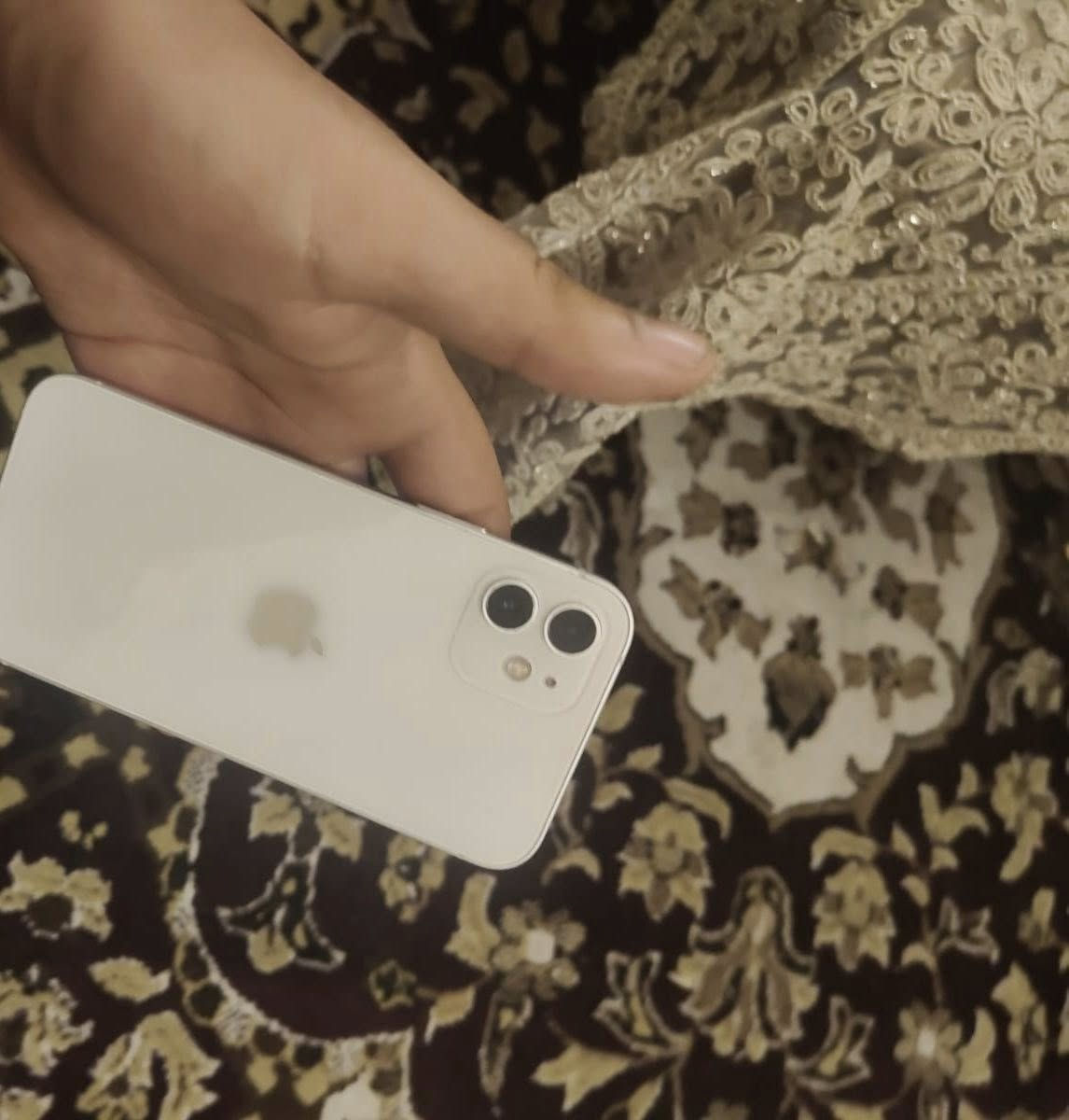 ١٢عادي جهاز مكفول من البرغي الواحد جديد بل جيس بطاريه ٩٣وتر بروف ذاكره ١٢٨سعره ٣٠٠وبي مجال بغداد حي الجهاد ***********
