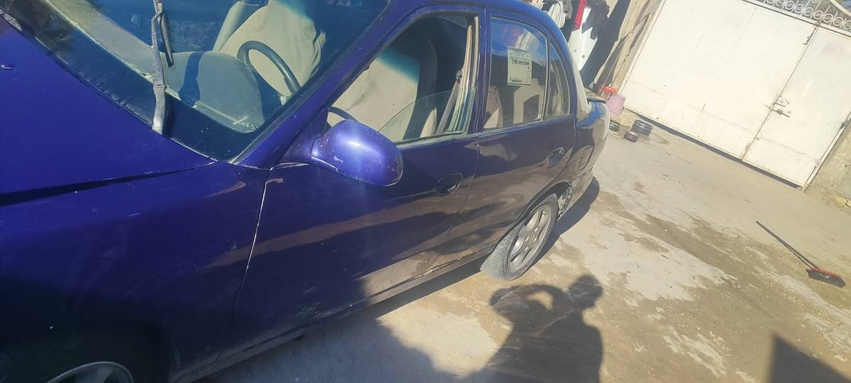 سياره اكسنت موديل 95نضيفه ومرتبه كير ومكينه وحداديه كهربايات كلها شغاله ونضيفه سنويتها ساقطه ***********
