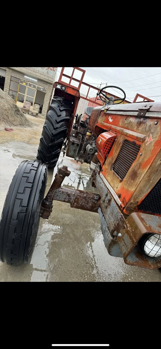 السلام عليكم اخوان موجود عنتر حجم 71موديل 89 تركتر نضيف حيل رقم نينوى من كلشي جاهز موجود اذرعه ثكلات امامي وخلفي عنوان موصل ك***********اس***********
