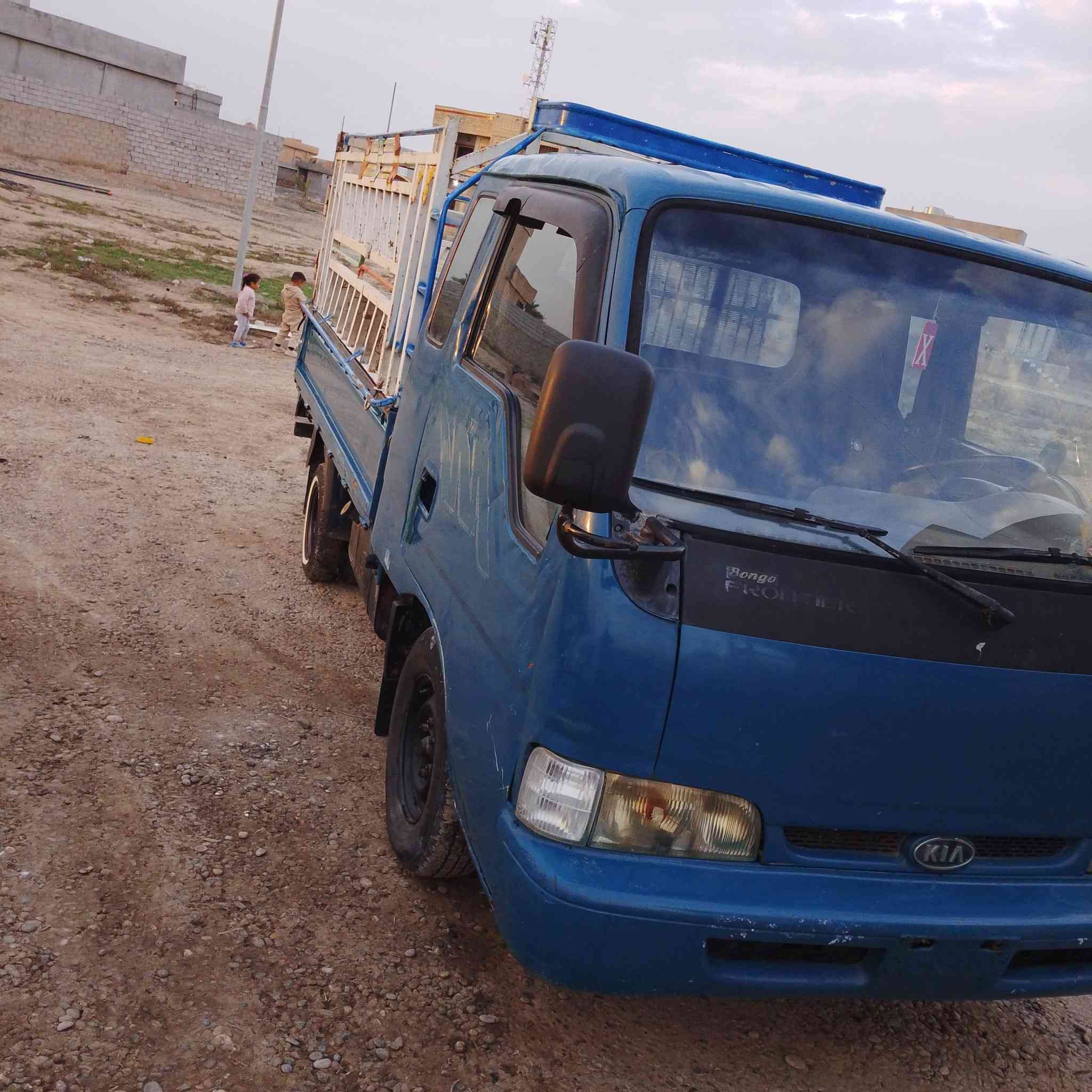 السلام عليكم يوجد كيا فونتيرا (ما مسجل)موديل 2000 محرك كير اكسن بل شرط وصدر وطخم تاير جدد و تبريد تدفئه شغال سياره جهازه السعر (23) وبيها مجال شي قليل 
استفسار على هذا الرقم ( ***********)
م.((محجل مو للبيع))
