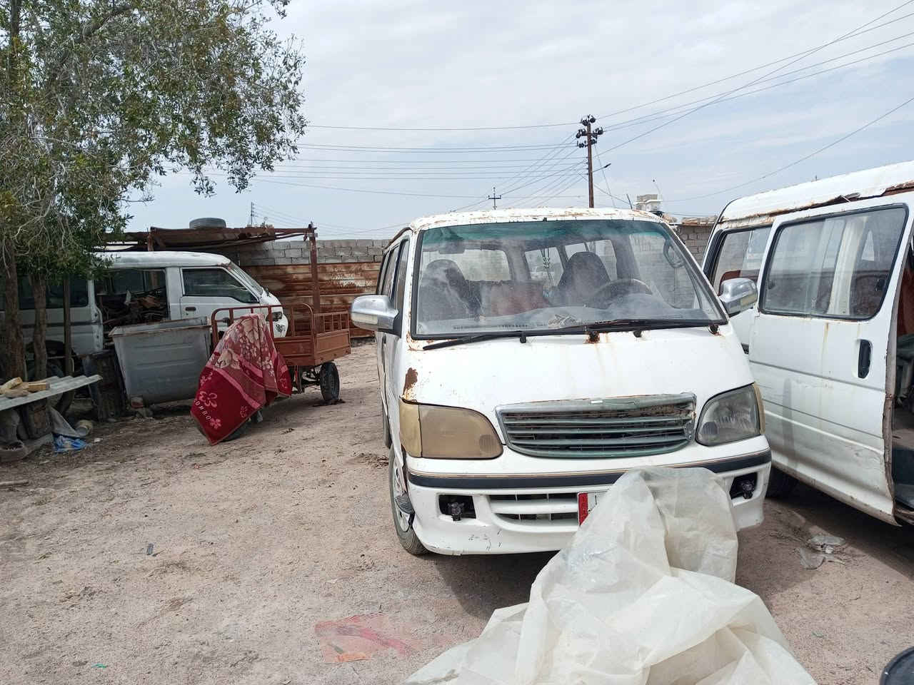 السلام عليكم سياره للبيع فتون موديل 15 المكان البصره الهارثه سياره راعيها بغداد السعر 31 وبيها مجال للشرايه على الفيس ما متواجد على اتصال او المراسله على الواتساب على هذا الرقم ***********
