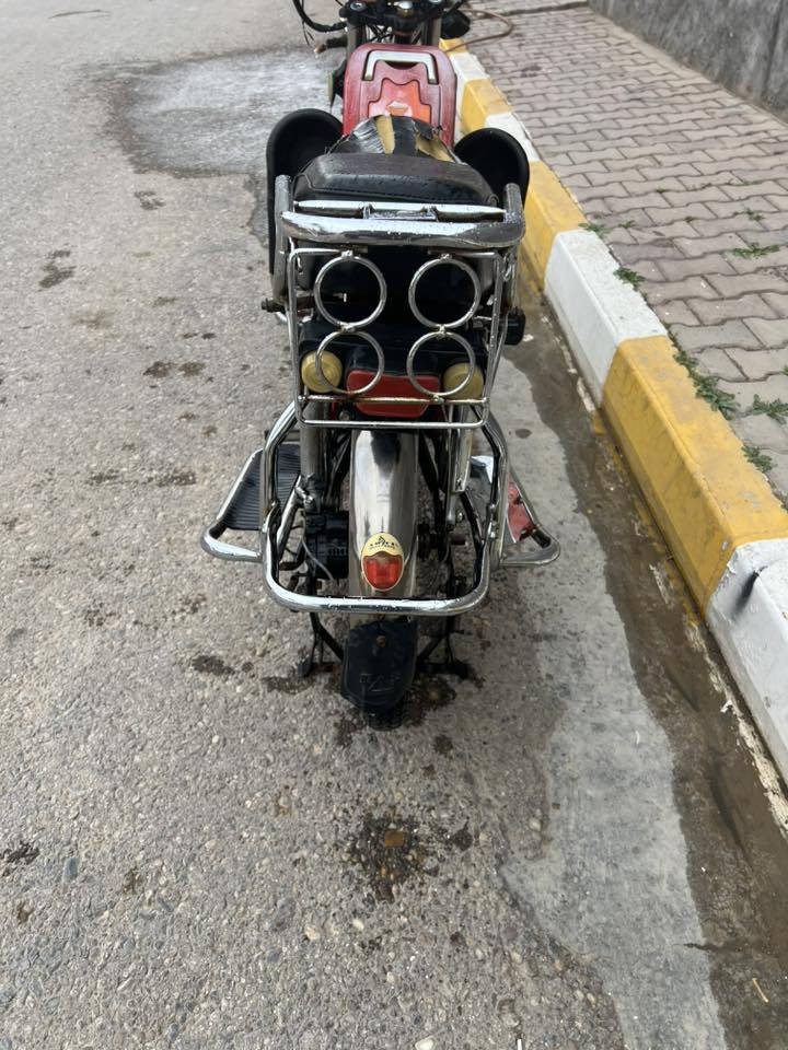 السلام عليكم ماطور شحن خمس بطاريات الماطور نقص اشاير وماصده إماميه  بطاريات فوك نص تمشيك كهربائيات شغاله السعر ١٥٠ الشراي يتصل ويدلل***********
