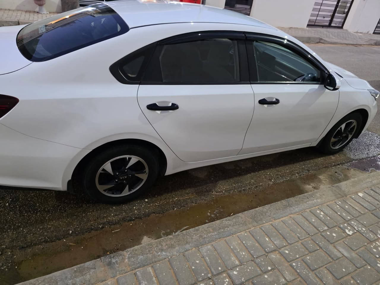 سيراتو خليجي 2020
كفالة عامة ( ماعدا الدعاميه الخلفيه مصبوغه واكو رشات اثنين محددهن بالصور)

ماشيه 150 الف كيلو

السياره جاهزه للاخير 
نص فول
موصفاتها معروفه
مكانها بالنجف
السعر 145$
***********
بيها مجال
