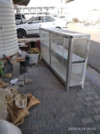ميز للبيع 07810680422