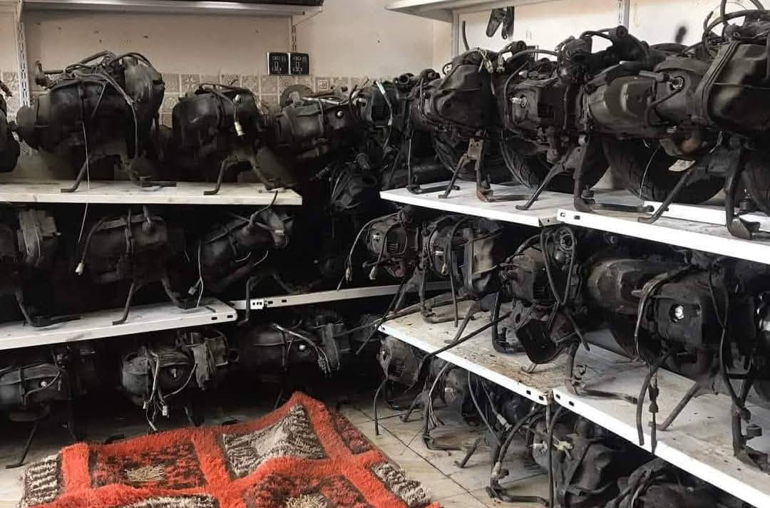 السلام عليكم. اخوان 
تم وصول #مكاين 60    حاويه كامل ملحقات المكينه 
الشروط المكينه ✅
1-شرط المكينه ناعمه ✅
2-شرط المكينه شلعه ومعدل 60🛵✅
3-شرط المكينه ما مفتوحه وله ملعوب بيه 🕹️✅
4-شرط المكينه بلاد مابيه اي قطعه تجاري🛵✅
5-شرط المكينه اشغله كدامك ماعجبتك ابدل المكينه ✅
المكينه تنشد ع الدراجات 👇👇
البطه +منغولي +عبد الحليم +عصفوري+بيجي+كلاسك 🛵 
وتوجد تايرات حاويه وغراض حاويه 
     🔥
العنون المسيب حي العسكري قبل لاتعبر صيطره 
محل السجاد
الاستفسار ***********  
 نرحب بيكم بكل وقت تجون 

#لايك❤️.
