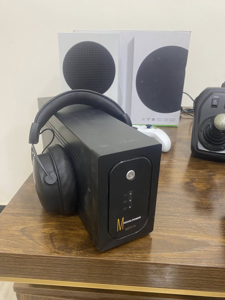 سلام عليكم
أكس بوكس سيريس أس 
ذأكرة 512 
استعمال أقل الأسبوعين 
وياه جوستك أصلي 
استيرن pxn 
كير عادي
دواسات 
سماعة هايبر اكس
يو بي اس 600VA 
بي اشتراك كيم باس شهرين
الألعاب الي بي GTA5 فيفا 2025 فورزا 
وياه ميز كيمنك وكرسي كيمنك تدليك واناره 
السعر خاص 

*********** واتساب فقط
