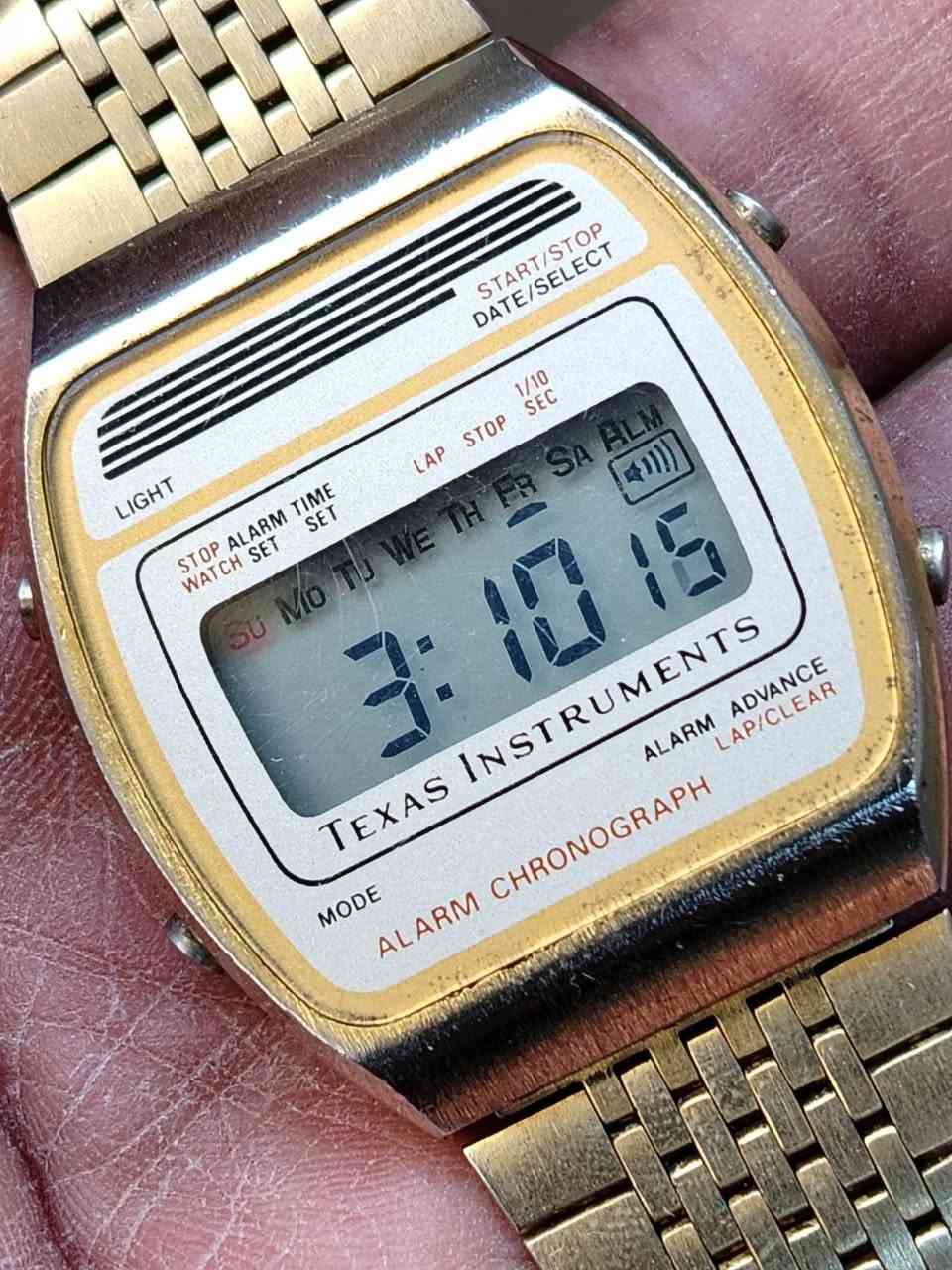 من رخصه الادمن الطيب ساعه رقميه ماركه تيكساس إنتاج السبعينات كرونغراف قطر كبير مهتم يراسلني خاص ويدلل سعر طيب كلش وتحياتي للجميع وجمعه مباركه


**إذا كنت صاحب هذا الإعلان وتريد حذفه لأي سبب، رجاءا أرسل رسالة إلى الدعم الفني**