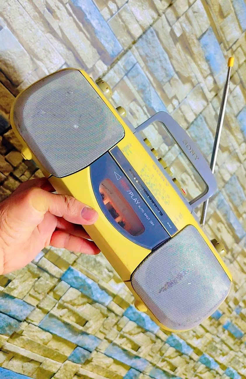 باله اوربيه
مشغل راديو كاسيت سوني ياباني ٤موجات FM، LW، SW ،MW يعمل بالكهرباء او ٦ بطاريات تسمح بالتسجيل من الراديو إلى الكاسيت ملاحظه يوجد فطر صغير بزاويه جهة الاريل غير مؤثر السعر ٤٠ مع التوصيل


**إذا كنت صاحب هذا الإعلان وتريد حذفه لأي سبب، رجاءا أرسل رسالة إلى الدعم الفني**