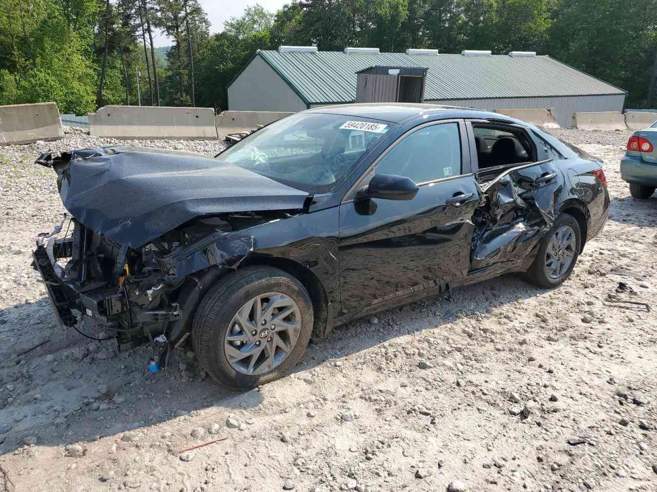 السلام عليكم
هواندي انتره مديل 2024 

سياره حادثه مثل ما موضحه بصوره 

بدون اي دواخل باب مبدل بلادي اسود نفس لون 100%

سياره مشحونه من دبي إلى الشمال 20 و توصل ابيع مرقم اربيل

موصفات سياره معروفه كدامك 
ماشيه 11 الف 
للاستفسار اكثر 

*********** واتساب بيه غير متواجده عله فيس
