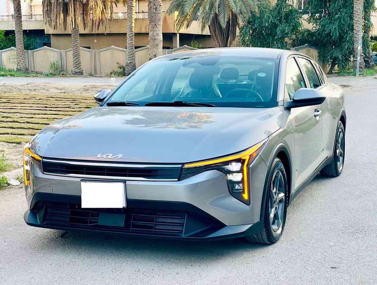 سيارة كيا k4 
موديل٢٠٢٥
ماشية ٤٠٠٠ 
حادثهة الباب الخلفي مبدل بلادي باصلي مصبوغ واكو طعجه بالجاملغ جزء منه -اكو شخوط بالباب الامامي 
السياره بدون اير باك  مكفول
بجم كبس مكفول الخلف كبس مكفول
السياره مابيهه تعطجه مابيهه صبغ مكفول رصعات كلشي مكفول لايتات بلادي 
رقمهه اربيل تريد تحويل تريد وكاله مكان السياره بغداد اليرموك
***********
