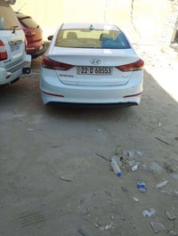 السلامعليكم النترا موديل ٢٠١٨ بيها اربع قطع بأسمنا السعر ١٢٠ وبيها مجا...