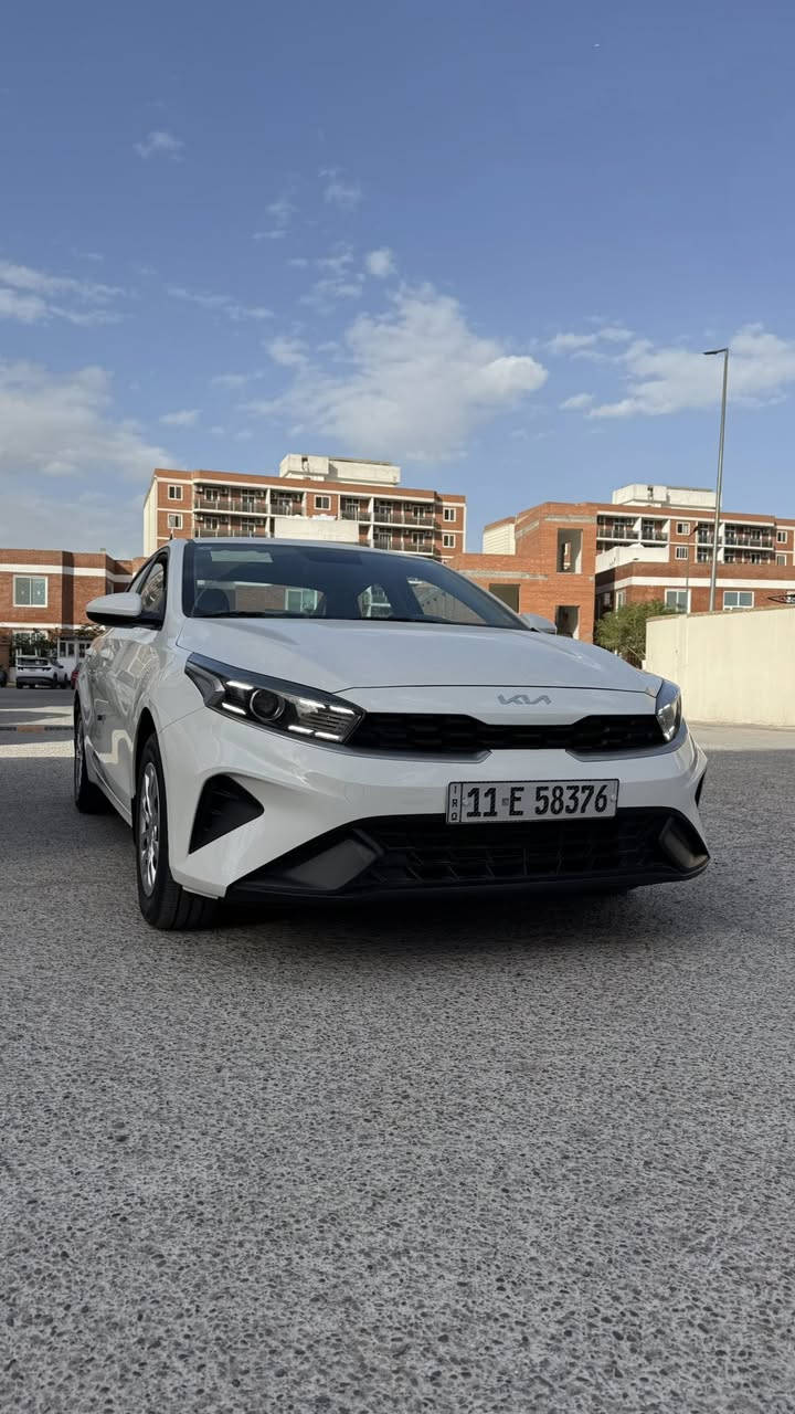 تحيه طيبه 
سيراتو 2024 ماشيه 26 كفاله عامه من الصبغ والبارد وضع الزيرو مكينه 2000 حساس خلفي داخل لونين رقم بغداد بسمي كامله من كلشي مدوشمه عام تايرات الشركه
مكاني بغداد الغزاليه 
السعر 185وبيه مجال بسيط
لتقارنه بل مشتغله تكسي والتعبانه
اخوان كلشي اكو بالسوك متعجبك اعبر المشنور
***********
