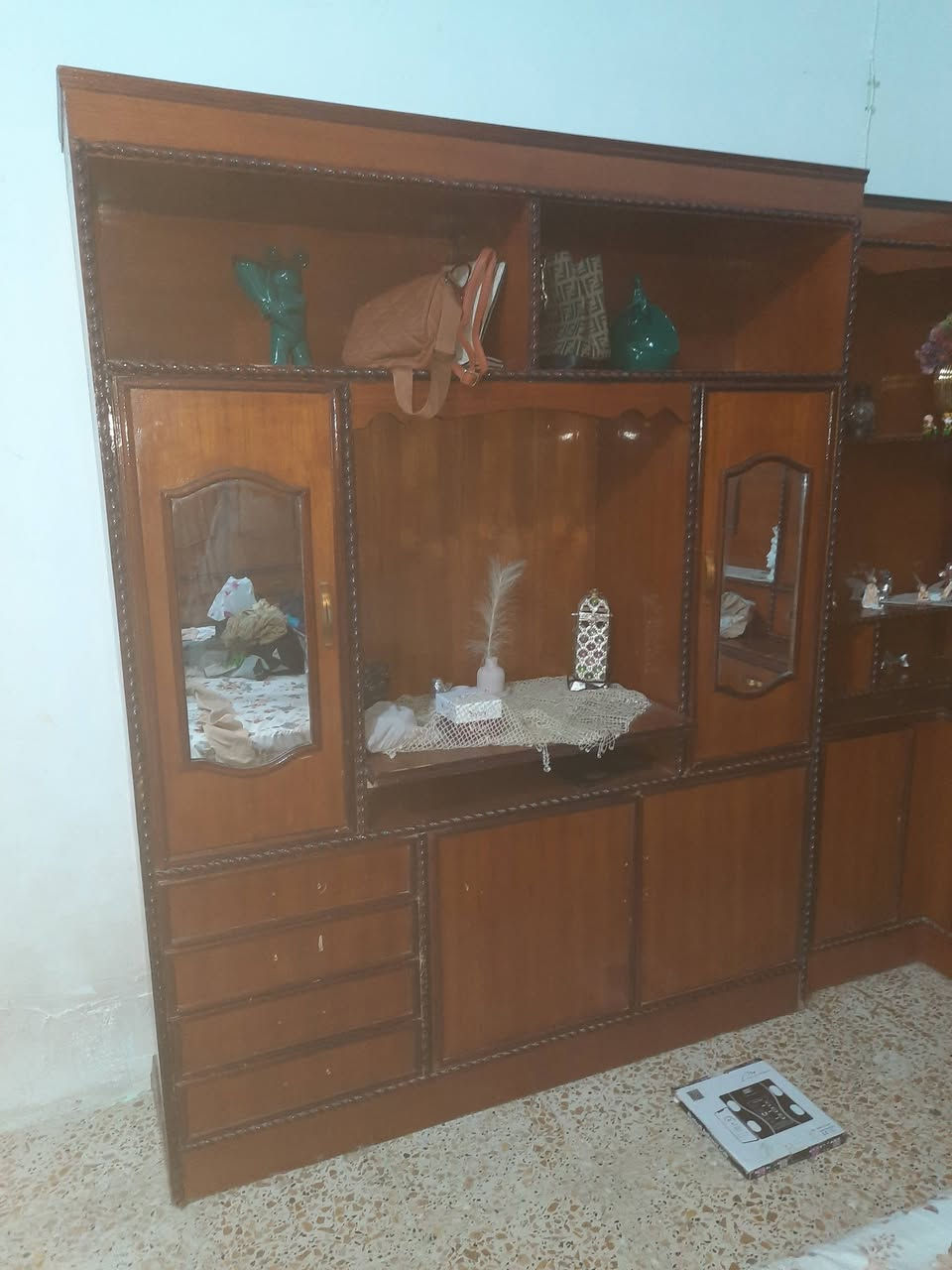 غرفه ديوان مسرح صاج للبيع السعر ٦٥٠ المكان الطاش الأولى قرب الجسر ***********
