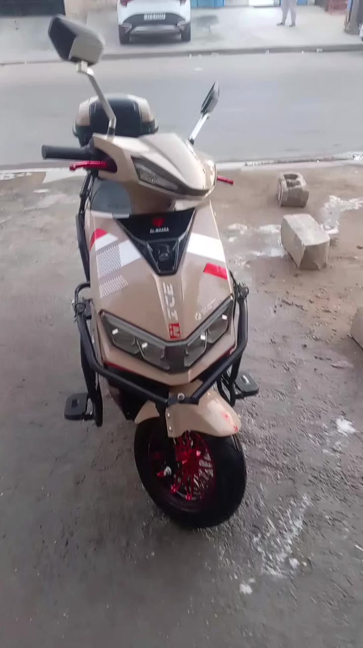 السلام عليكم دراجه للبيع دراجه نضيفه 6 بطاريات تايرات جدد ملفها 2500 ودراجه حلوه لاستفسار أكثر الاتصال *********** السعر 930 الف
