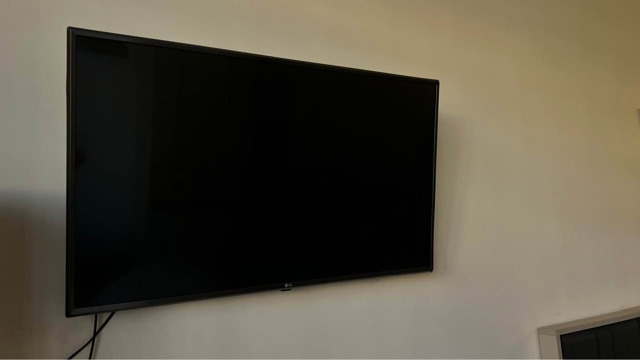 شاشه LG الاصلي 

حجم 42 
ريمونت ماوس متحرك 
شاشه كلش جديده 
للتواصل ***********

سعر 550 مجال كلش بسيط 
الي ميعرف للشاشه ليدخل خاص فدوه كربلاء, العراق
