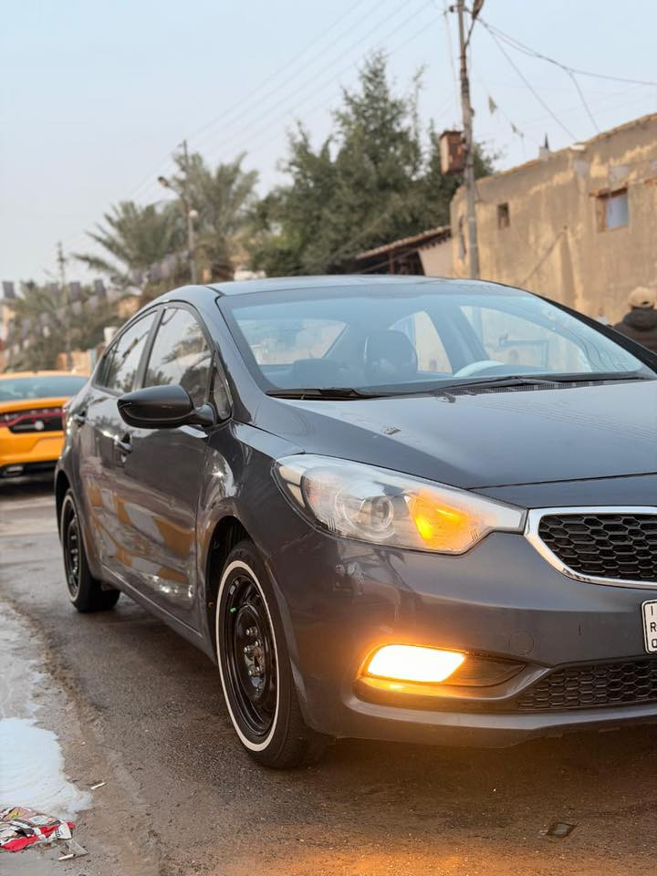 كيه سيراتو ٢٠١٥ خليجي
بيهه جاملغ الخلفي بي ظربه بصيطه وبارد بل باب  وبنيد مبدل اثر حادث بسيط السعر 100 بيه مجال وبيهه مجال حك ***********
