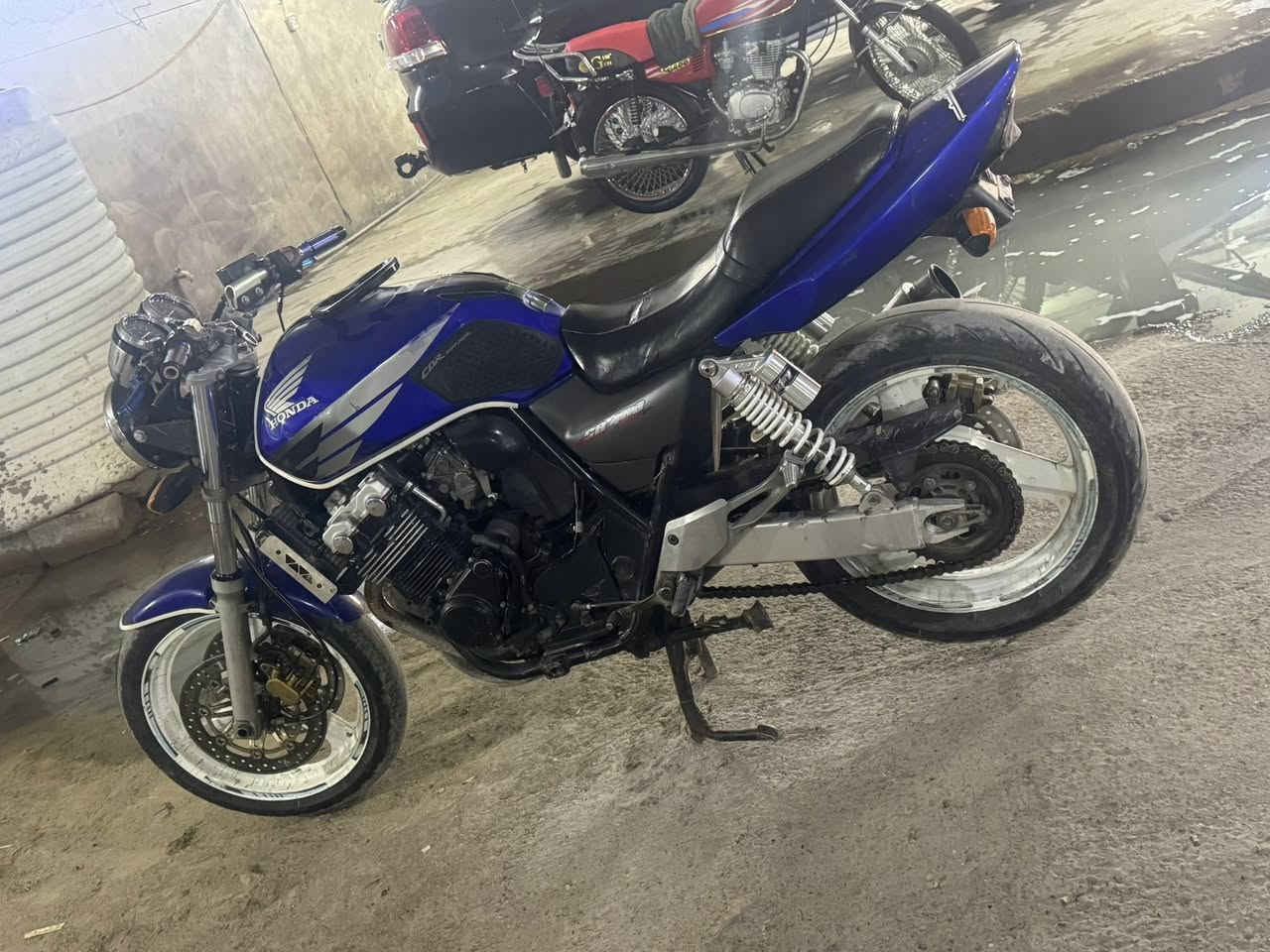 سي بي فور موديل ٢٠٠٦. جيل ثاني مكينه ممفتوح كبس اوراق صوليه كمرك مدفوع تترقم كبل سعرهه ١٣ ونص بيهه مجال الشراي مكاني ديالى خانقين ***********
