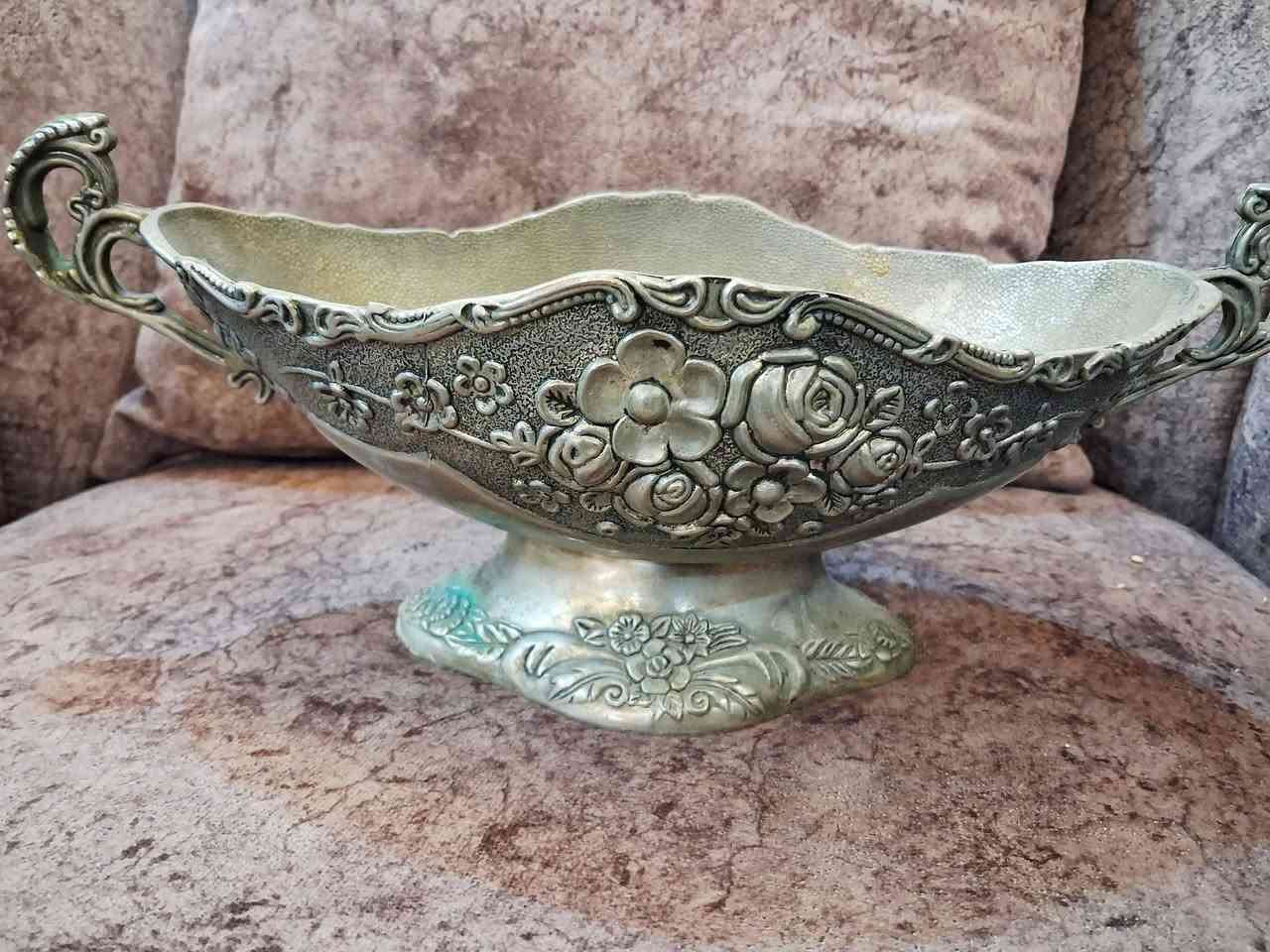 مضيفة إيطالية تحفة قديمة ✨
قطعة فاخرة بحجم كبير بزخرفات نفر ورسومات ورود بطابع أوروبي كلاسيكي أنيق 🌸
قطعة مميزة للديكور أو الضيافة وتلفت النظر في أي مكان.

🔥 بسعر حرق: 9 دنانير فقط

متوفر خدمة توصيل لباب البيت 🚚
للحجز أو الاستفسار الرجاء التواصل خاص.


**إذا كنت صاحب هذا الإعلان وتريد حذفه لأي سبب، رجاءا أرسل رسالة إلى الدعم الفني**