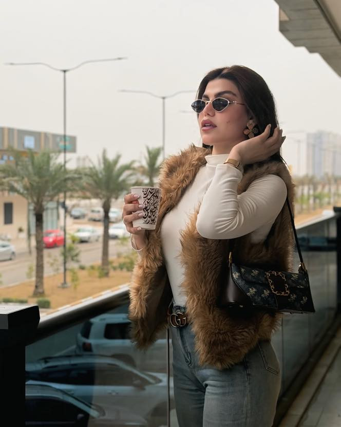 الجمال والترتيب كله بقطعة وحدة  ستايل أشتي حديد صار متوفر عدنا وبأجمل تفاصيله. ✨🧥" تريدين تطلعين بكامل أناقتج مثل المشاهير؟ هذا اللوك الشتوي متوفر حالياً بكل تفاصيله. 😍 الأناقة مو بس لبس، الأناقة ثقة.. ستايل أشتي حديد الشتوي صار بين إيديكم. 🤎🔥الفرو والجينز.. توليفة الأناقة اللي ما تموت متوفر الآن ستايل أشتي المميز. 👌"
للحجز والاستفسار مراسلتنا على الخاص 🛒🛍️📞 
#اناقه #اناقه #جمالك #جمال #اشتي_حديد #ستايلش #ستايلج #stayle #sheingals


**إذا كنت صاحب هذا الإعلان وتريد حذفه لأي سبب، رجاءا أرسل رسالة إلى الدعم الفني**