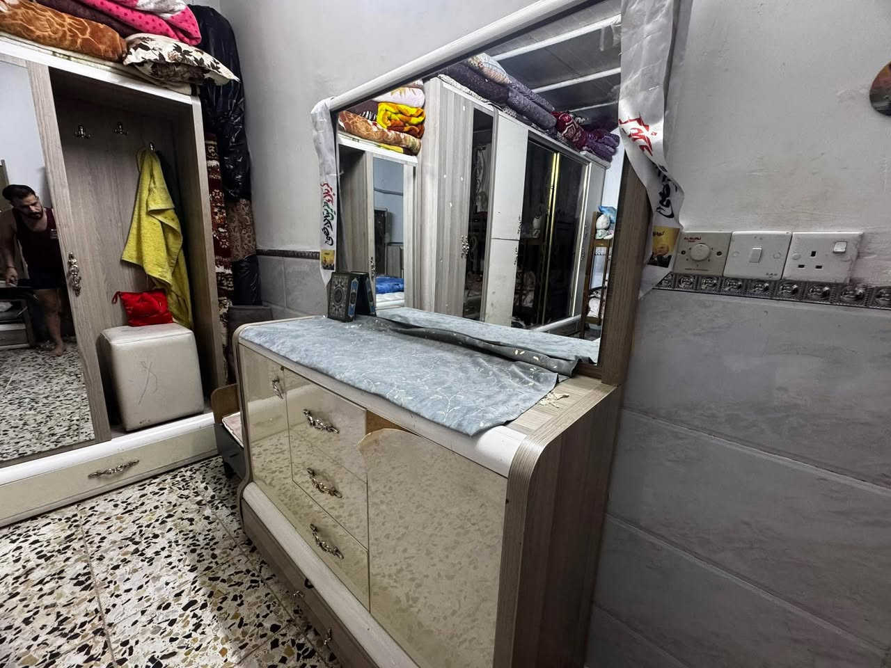 للبيع غرفة نوم تركيه 10 قطع نضيفه جدا السعر ب 600وبيها مجال لشراي وتخم 8مقاعد ب 150وبي مجال لشراي العنوان بغداد الامين مستعجل ع بيعتهن


**إذا كنت صاحب هذا الإعلان وتريد حذفه لأي سبب، رجاءا أرسل رسالة إلى الدعم الفني**