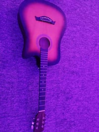 جيتار للبيع ابيعك جديد بعده مامستخدم وشخط مابي مستعجل علا بيعته شتريته...