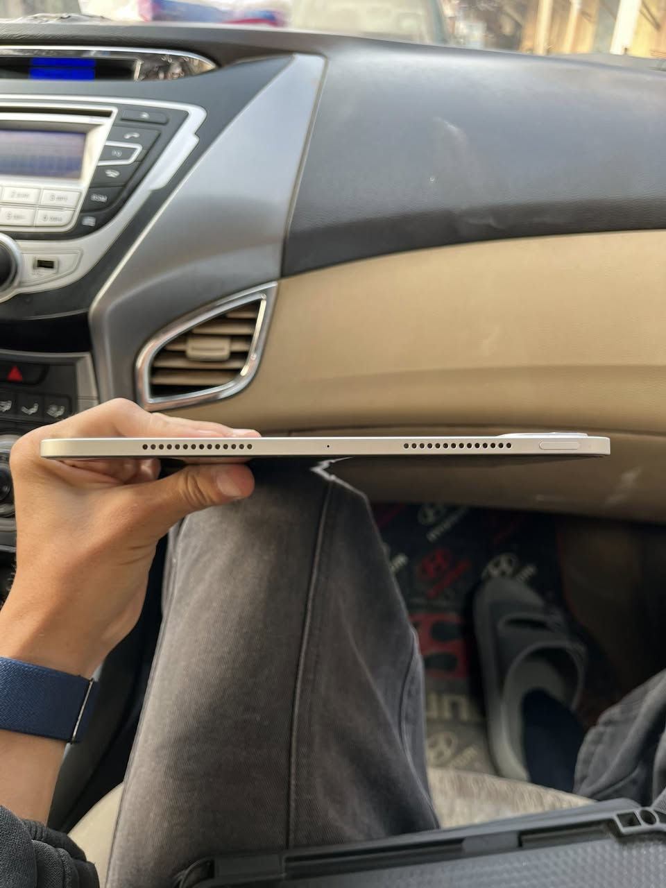 iPad M4 256GB
Battery 98%
950 الف 
***********
