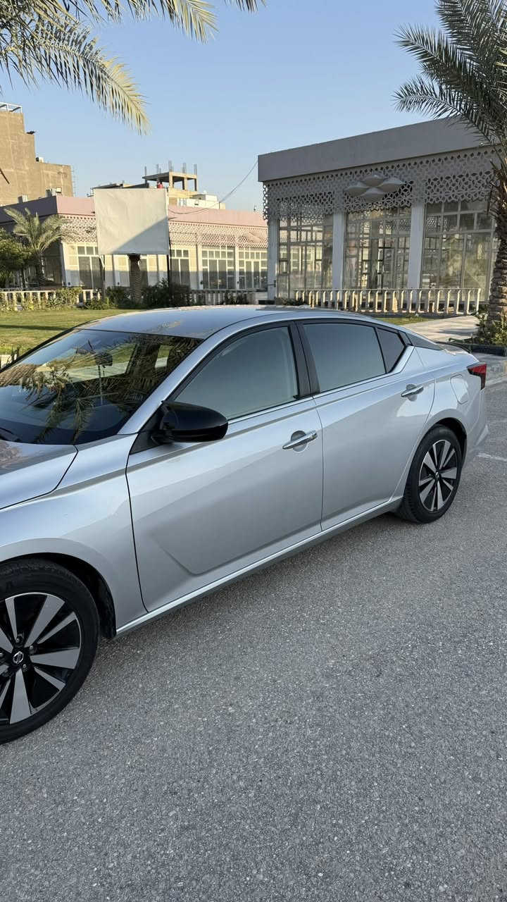سلام عليكم الحلال للبيع  السياره جديده بدون ايرباك فولل رادارات  معروضه 189وبيها مجال حك الجيه 
***********
