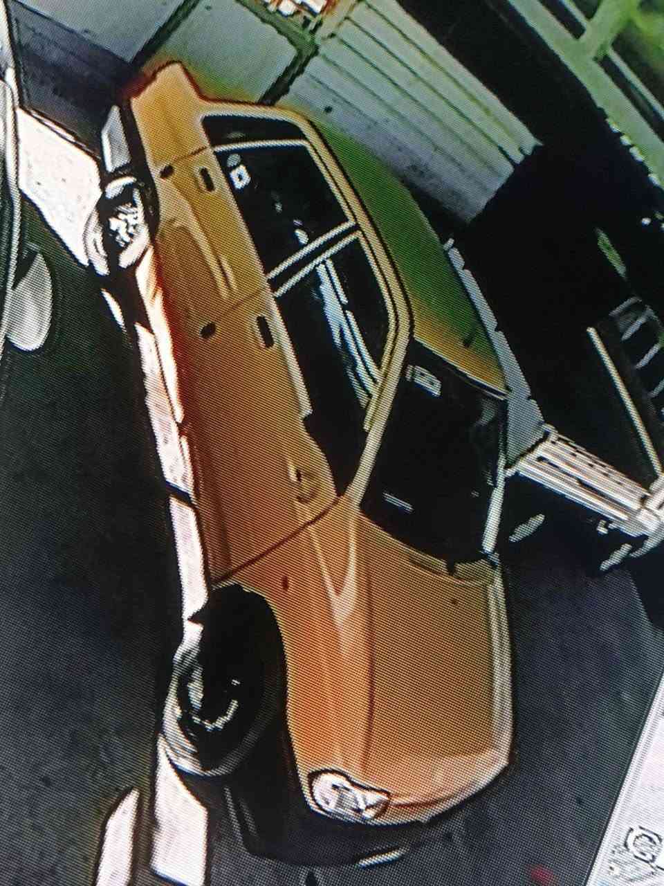 سلام عليكم سايبه للبيع 
موديل 2013
رقم بغداد راعيه موجود 
سياره كير مكينه فول 
بيه ضربه بل جاملغ وبدلته 
السياره يرادله صدر كامل 
دواخله حلوات 
 التفاصيل تصل واتساب ***********
العنوان بغداد
