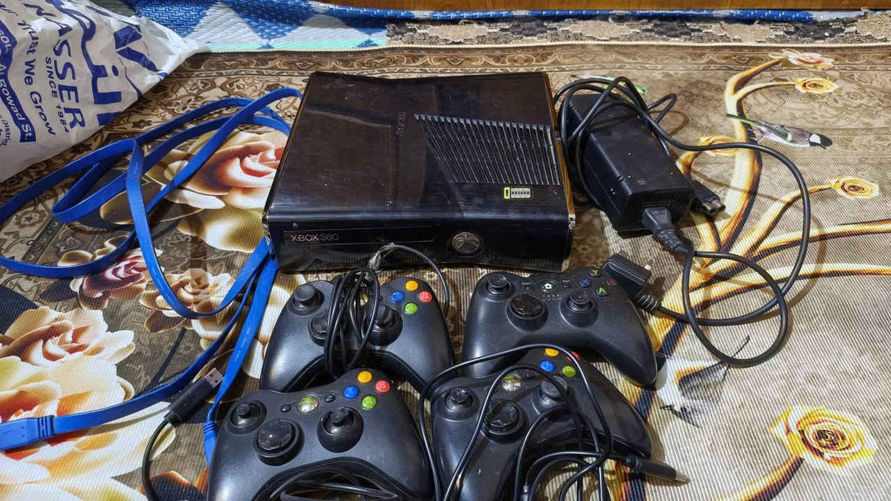 سلام عليكم بلي إكس بوكس 360 طافيه بي كارت شاشه اعتقد ويه يدات 6 كلهن شغالات مكاني كربلاء *********** سعر مناسب اتصل ودتلل
