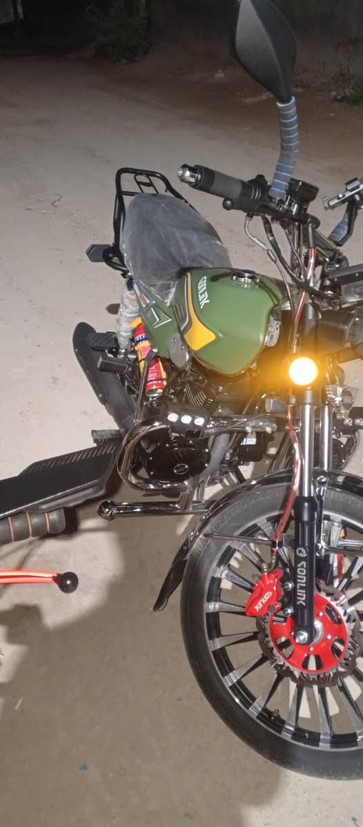 مكلف بلنشر دراجه مديل 25 محرك200 امزوده هورنات+بلاجكترات اخوان الدراجه ماشيه 700 كيلو دراجه  بعدها زيرو ع ايد صاحبها مملعوب بيها وتجي تشوف بعينك وهذا رقم صاحبها***********7
