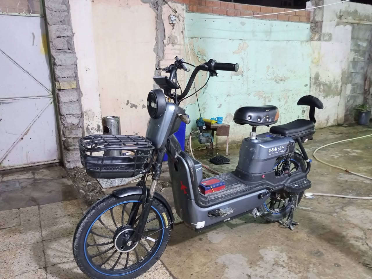 دراجه شحن  للبيع السعر  300  الدراجة  مزوده بطاريه يعني 6


**إذا كنت صاحب هذا الإعلان وتريد حذفه لأي سبب، رجاءا أرسل رسالة إلى الدعم الفني**