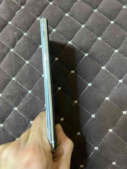 البيع فقط بدون مراوس 
ايفون 11 برو ماكس 

لون ابيض 

ذاكره 64 

بطاريه 75 

تك سيم 

نموذج ML 

جهاز ما مفتوح فقط شاشه بيها جلوخ 

سعر 250

مكان موصل لايسر 

*********** متوفر واتساب 
***********
