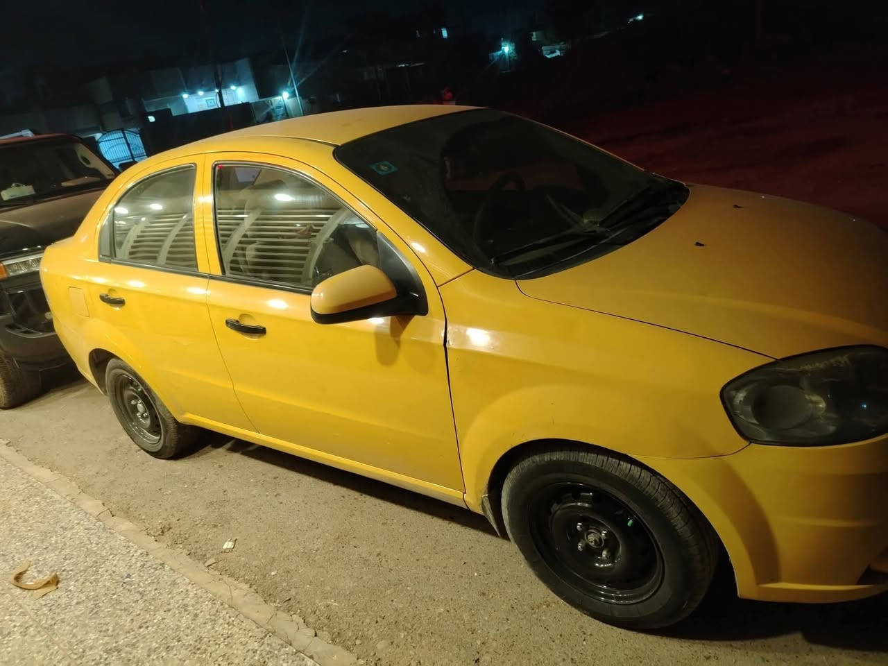 افيو ٢٠١١
كفاله عامه من كلشي لا صبغ ولا ضربه
عداد ١٩٥ الف كيلو حاليا
دبلات امامي وخلفي جديد
تخم تاير جديد
داخل لونين
بيع او مراوس 
رقم بغداد سنويه ٢٠٣٠ ب اسمي
***********
بابل الحصوة
سعر ٧٠$
