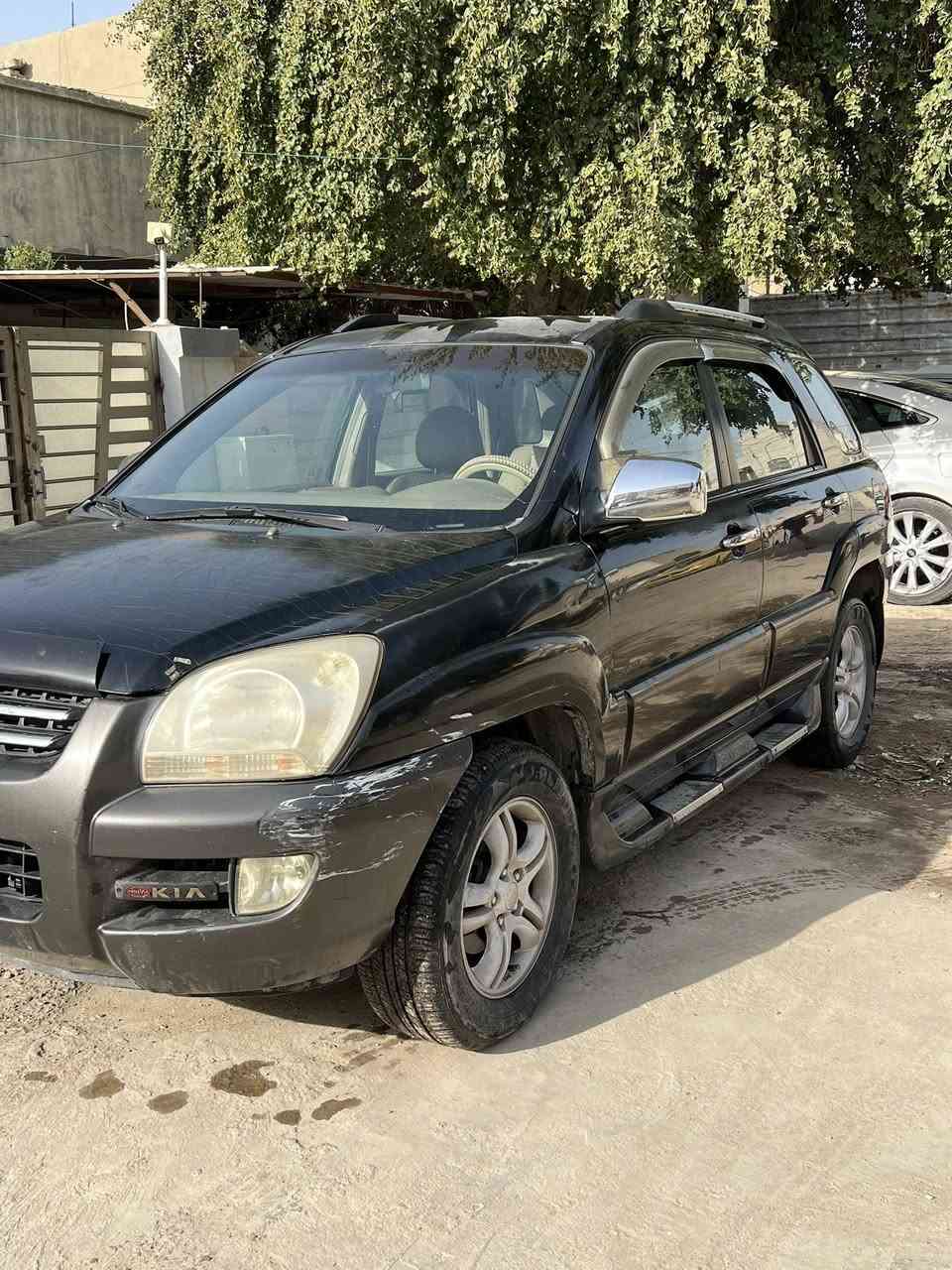 السلام عليكم سبورتج للبيع
موديل 2007 خليجي 6 سلندر محرك 2700 
مكينة جديدة صارلها سنة
صدر امامي خلفي جديد
تبريد ثلج 
السياره ليبل واحد بدون ضربه وبدون تبديل قطعه مكفولة كفالة عامة
يحتاجلها بولش فقط
السعر شدة و10 اوراق
العنوان:بغداد الجديدة الغدير
الرقم:***********
