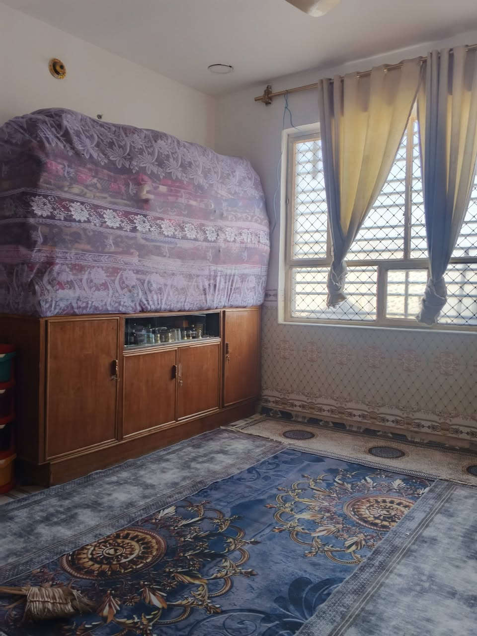 بيت للبيع بحي الزهراء مساحة ٣٠٠ غرفتين نوم احدى الغرف سويت وصالتين واستقبال ومطبخ حار ومطبخ بارد وصحيات للاستفسار اتصل  ‏‪***********‬‏ /// ***********
