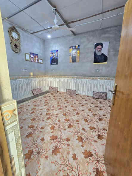 سلام عليكم بيت للبيع
المساحه 150 متر 

طابو زراعي سند 25 مكاتبه وكاله مكاتبه نسخه من الطابو 

يحتوي البيت على 2غرفه نوم و صاله
 ومطبخ 
وصحيات 
وكراج ..حديقه
جميع الخدمات متوفره 

العنوان
ابي الخصيب الطريزاويه 

السعر70 و بي مجال للاستفسار تصل ***********
