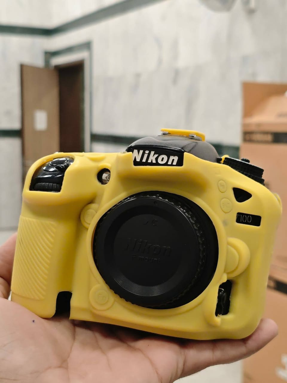 كامره نيكون 7100
ملحقاته 
بدي 
عدسه 18.105 الاصلية
شاحنه 
بطارية 
حزام كتف 
درع حماية 
كارتونه 
التوصيل مجاني 
للإستفسار والاتصال 
***********
