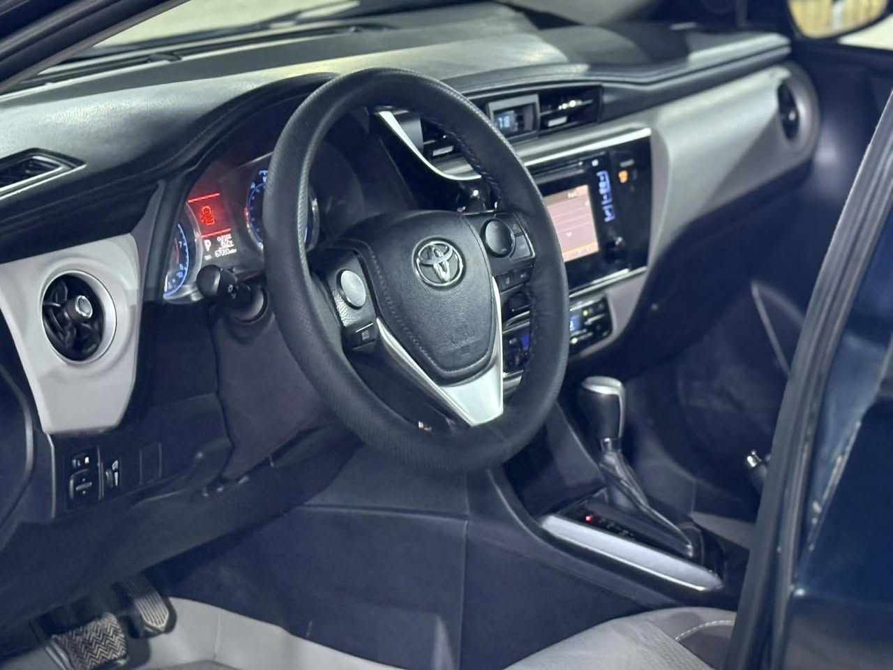 كورولا 17 LE 
بيع او مراوس حتى ذا ب اغلى
المواصفات 
تحكم إسترين 
كامير 
داخل لونين 
رادار 
مثبت سرعه
كروز سرعه 
حداديه 
باتري ماشيه 70
تبريد بلادي 
حادثها جاملغ خلفي بدون دواخل بيه قطع 3كلير بامريكا بدون دواخل بجم كبس جاهزه ونظيفه
السعر 123
***********
