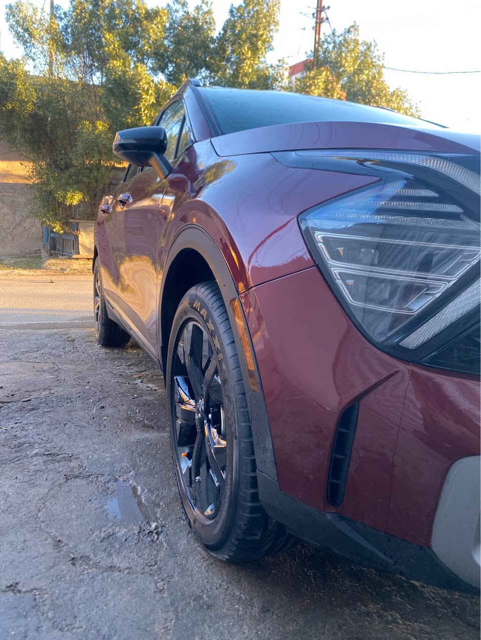 السلام عليكم 
سبورتج XLainوارد امريكي موديل 2024
فول مواصات لون مميز 
مكينه 2500
السياره دخول جديد حادثهه موضح بل صور كفاله من الغود و الشواصي و الدواخل السياره بدون ايراك برده طاك فقط  صبغ اربع قطع بس تعمير درجه اولى ميه بل ميه ما بيهه نقص كامله 
المكان بغداد البلديات ما متوجد عل نت 
*********** بغداد, العراق
