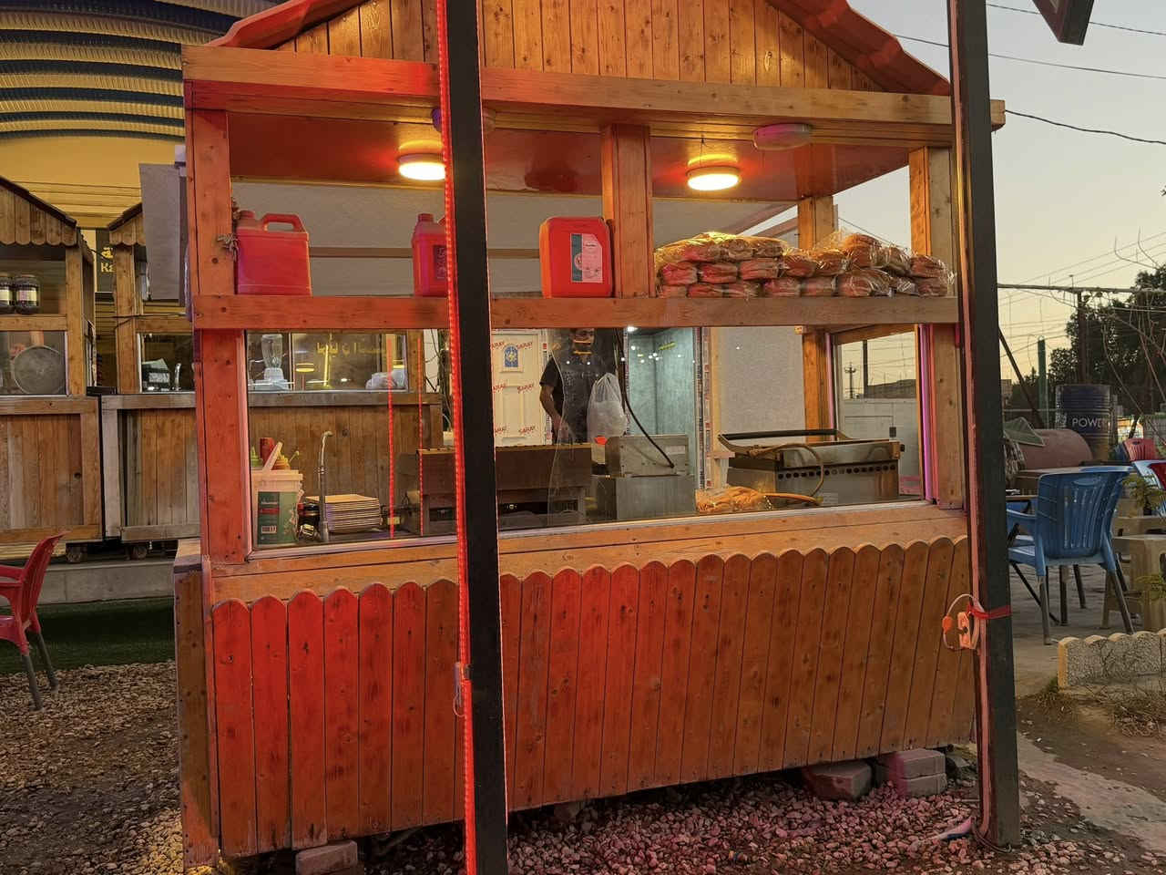 سلام علكيم ميز كافتريا ملحقاته كامله مكان نجف مقابيل ملحق الروان لل استفسار هاذا الرقم ***********
