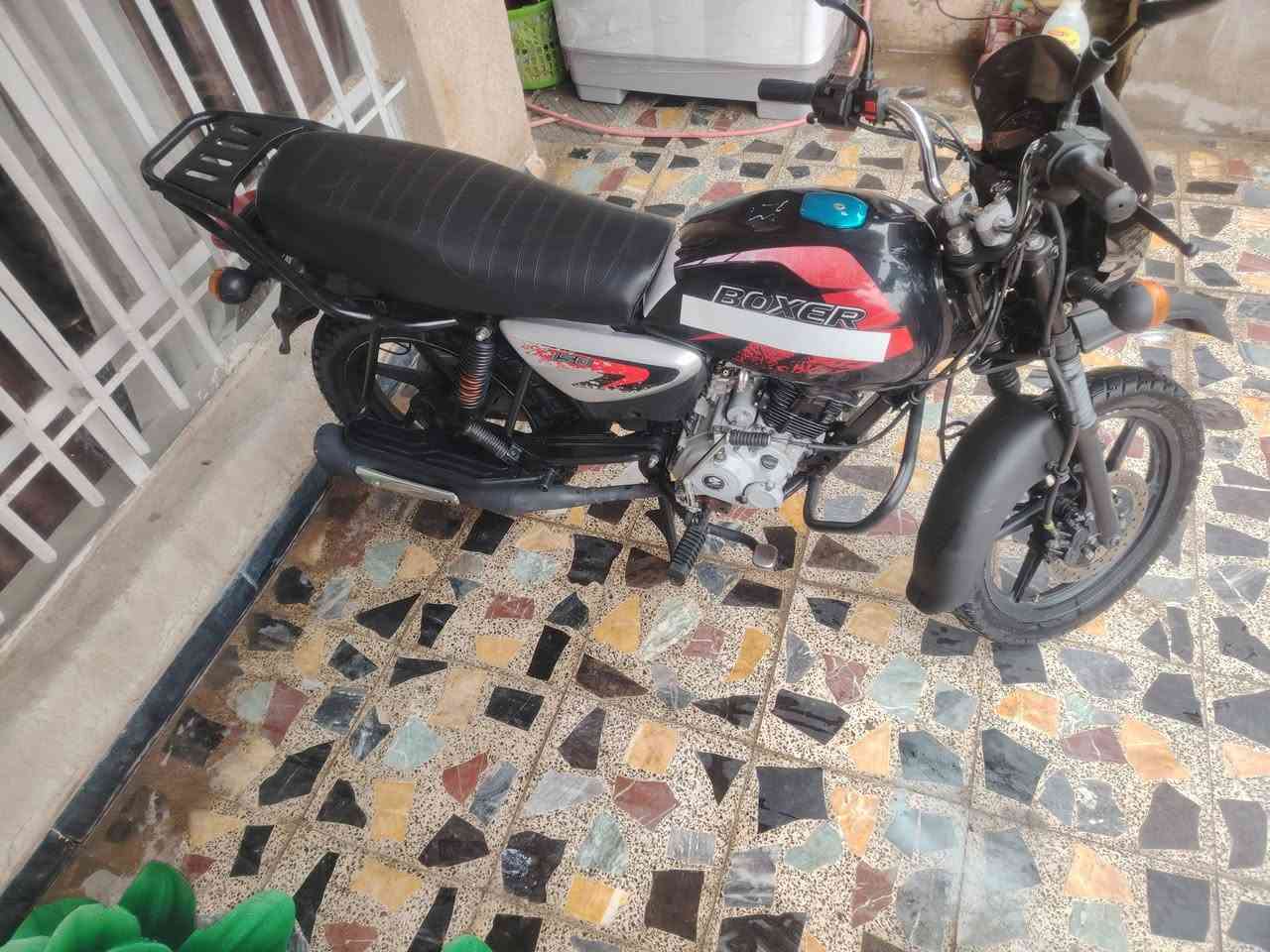 السلام وعليكم بوكسر مديل ٢٣ طالعه بل ٢٤ رقم وسنويه انگليزي بغداد
ماشيه 17K جديده تراي زيرو محرك صبانه ممدوده علي استخدام شخصي مامشتغله دلفري السعر 2100 متوازي عله بيعتهه مكاني بغداد زعفرانيه ***********
