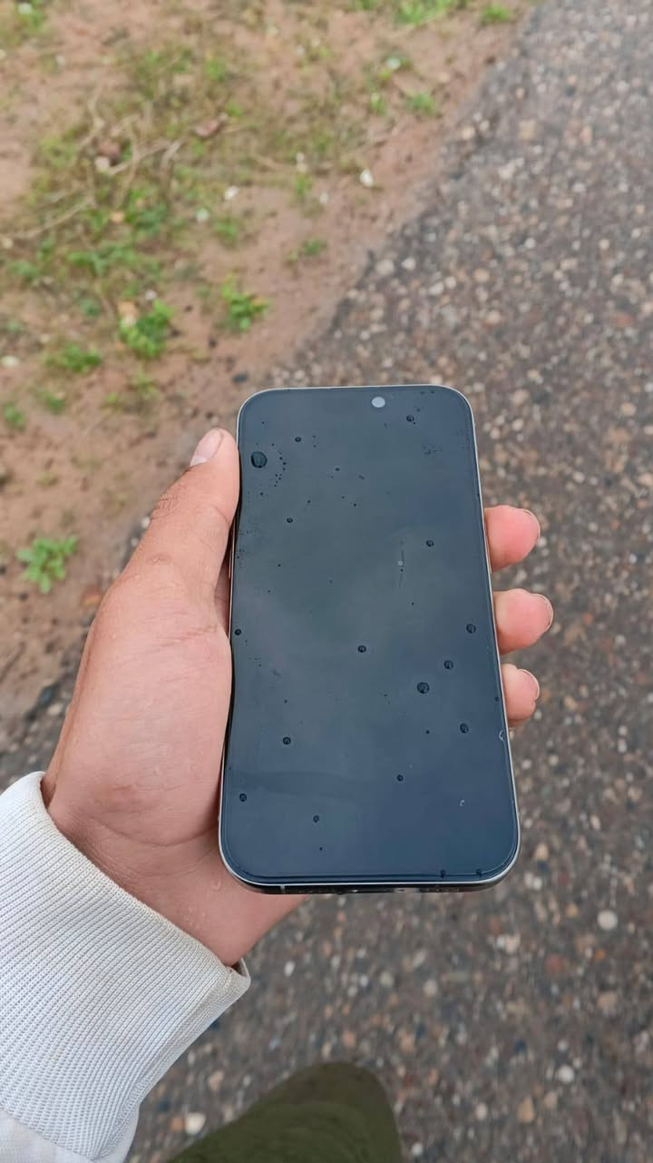 السلام عليكم ايفون ١٥برو فقط بي نقطه مثل ما موضحه بشاشة وبي تخطي آيكلود للاستفسار *********** يرهم بيع ويرهم مراوس حسب القناعه مكاني صلاح الدين 500وبي مجال
