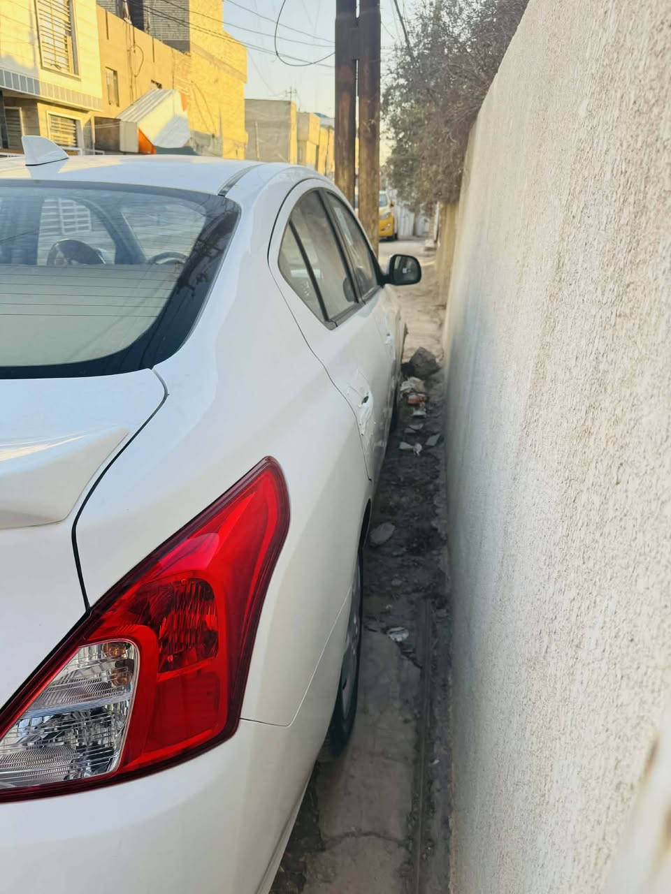 سلام عليكم شباب نيسان صني اللبيع موديل 2024 بيه بس رصعتين مشر عليهن بل سود رقم بغداد بسمي مكاني بغداد سعره 130 وهاذه رقمي ***********
