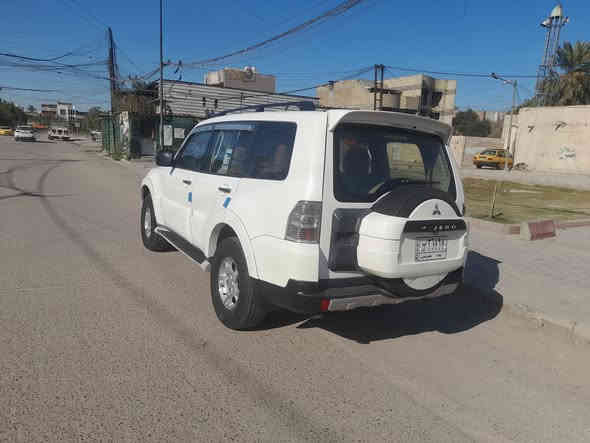 السلام وعليكم البيع باجيرو موديل ٢٠٠٨ سياره جديده وجاهزه تخم تاير صدر جديد تبريد ثلج ٣قطع ٧راكب مكفوله من الضرر فقط جاملغ صبغ محرك ٣٠٠٠ رقم بغداد تحكمات كامله فور ويل مكان السياره بغداد  
***********   الشراي يتصل ممتواجد عله فيس السياره محدثه ١٧
