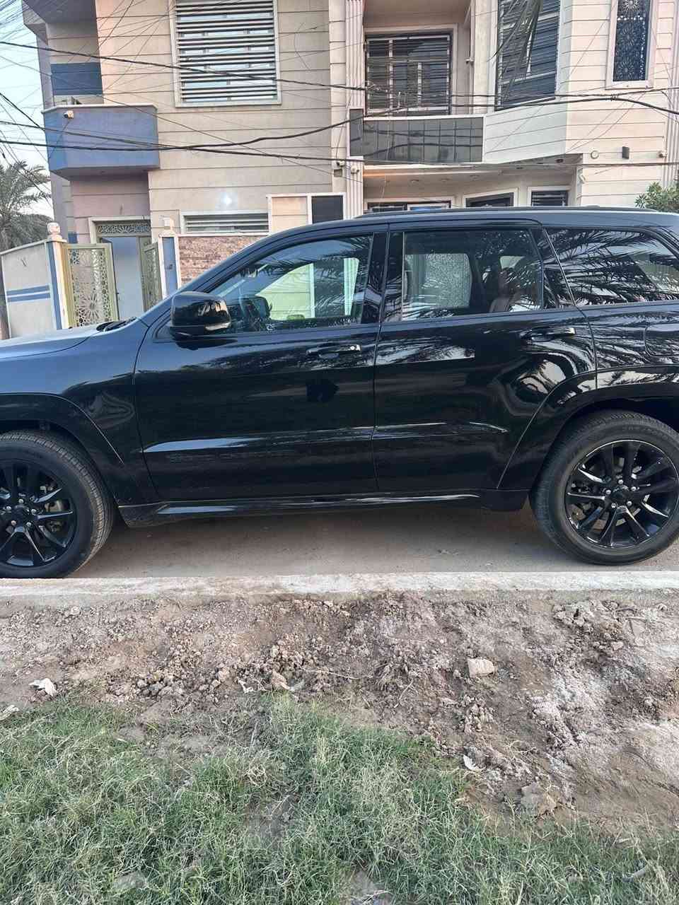 السلام عليكم للبيع جيب كراند شيروكي( اوفر  لاند هاي التيتيود  تو ويل ام الرادار لكن الرادار مسروق ) موديل18 ماشيه 92 الف مايل بغداد بأسمي تحويل مباشر
المواصفات:
6 سلندر ، بانوراما،شاشه كبيره ، بصمه تشغيل وابوب، انارات ترحيب،لايتات زنون ،حساس امامي خلفي ، كشنات اماميه تبريد ،صندوق كهرباء،توقف ذاتي اثناء الرجوع،كراسي كهرباء وخزن،،صدر امامي جديد كامل وزوج تايرات جدد قبل كم يوم شادهن،كير مكينه مكفولات حادثها جانبي بدون ارباك وبدون دواخل وعلفحص 
بيها باب وجاملغ مبدلات اصل نفس اللون وباب وجاملج خلفي مصبوغات ( صور الحادث تفضل خاص واتساب وتدلل)

السياره مال جناي وجاهزه بدون اي نقص من كير ومكينه وحداده  وتبريد وتدفئه وبدي ( عدى حادثها الي بامريكا) وسونار وين ماتريد اخذلها 
السعر235 وبي مجال 
‏‭0788 783 5012‬
متوفر واتساب واتصال علخط .
المكان بغداد ساحة مظفر حي الامانه
