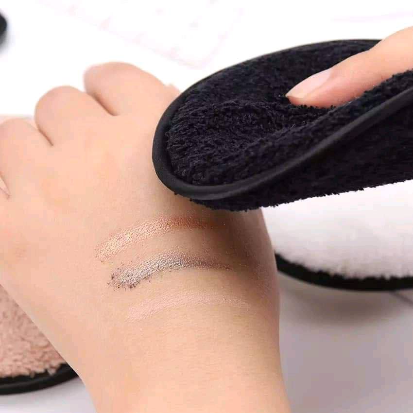 منشفه إزلة المكياج السحرية تحفه جدا وسهله الاستخدام💪
كما أنها قادرة على تنظيف البشرة من أعماقها بأقل مجهود 👍ممكن ودون استخدام أي نوع من مزيلات المكياج👏👏.

تستطيع منشفة إزالة المكياج التخلص من آثار مكياج العيون👀 وحتى الكثيف منه😊😊.

- تصلح للاستخدام حتى ١٠٠٠ مرة،😱😱 وهذا يجعلك توفرين كثير من الجهد والوقت👍.

طريقة استخدامها فى إزالة المكياج السحرية💪💪:
قومي ببلها💧 جيدا ومن ثم عصرها قليلا وابدأي بإزالة المكياج👸👩 بحركات دائرية خفيفة. ستلاحظين إزالة المكياج بكل سهولة🙊🙊!
🚘 يوجد خدمة توصيل لجميع محافظات العراق ٤ الاف 🚘