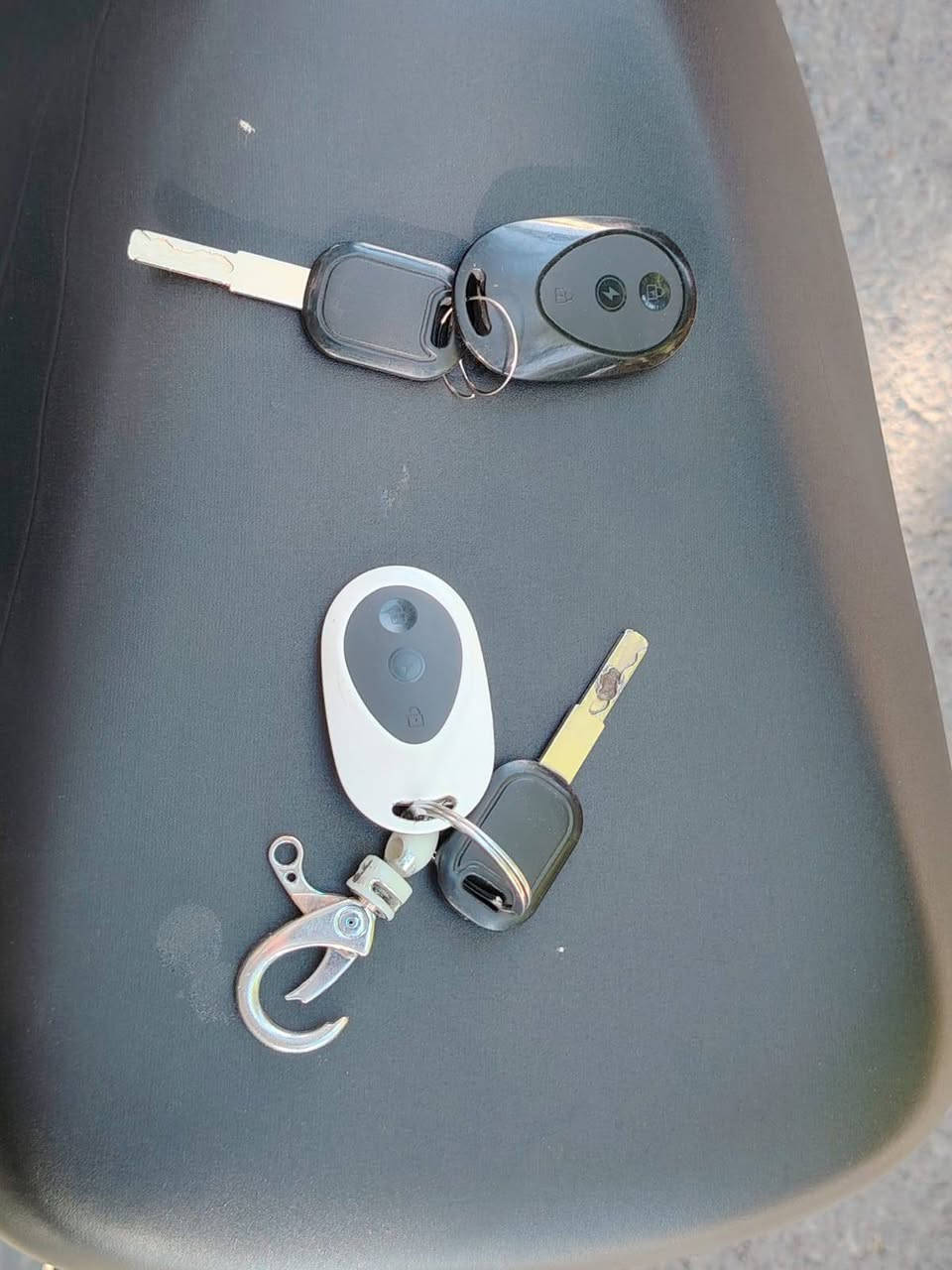 دراجة هوائية جديدة بصمتين مكانها حي جهاد  ٣٥٠ قفل من الاخير رقم الهاتف ***********
