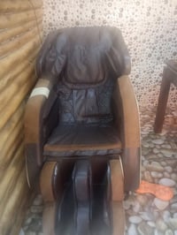 كرسي مساج للبيع شغال بدون عيب للتواصل 07707570270